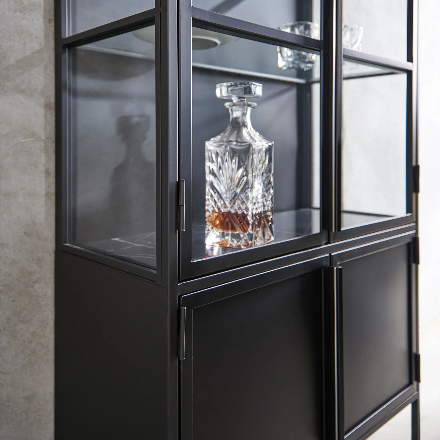 Mason II Vitrinenschrank H185